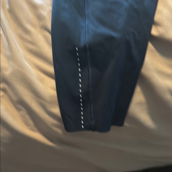 lululemon athletica Navy Capri Leggings Size 4 - Picture 3 of 4